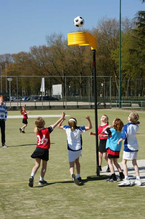 Korfbal E2  17 april 2010 -6.JPG